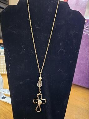 Vintage 20" Gold Tone Necklace Wire Wrapped Cross Pendant w/ Pearl Drop